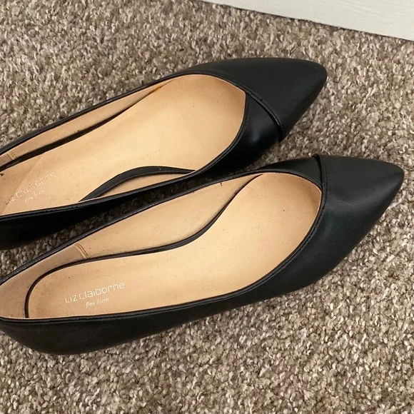 Liz Claiborne flex flats, size black, new condition